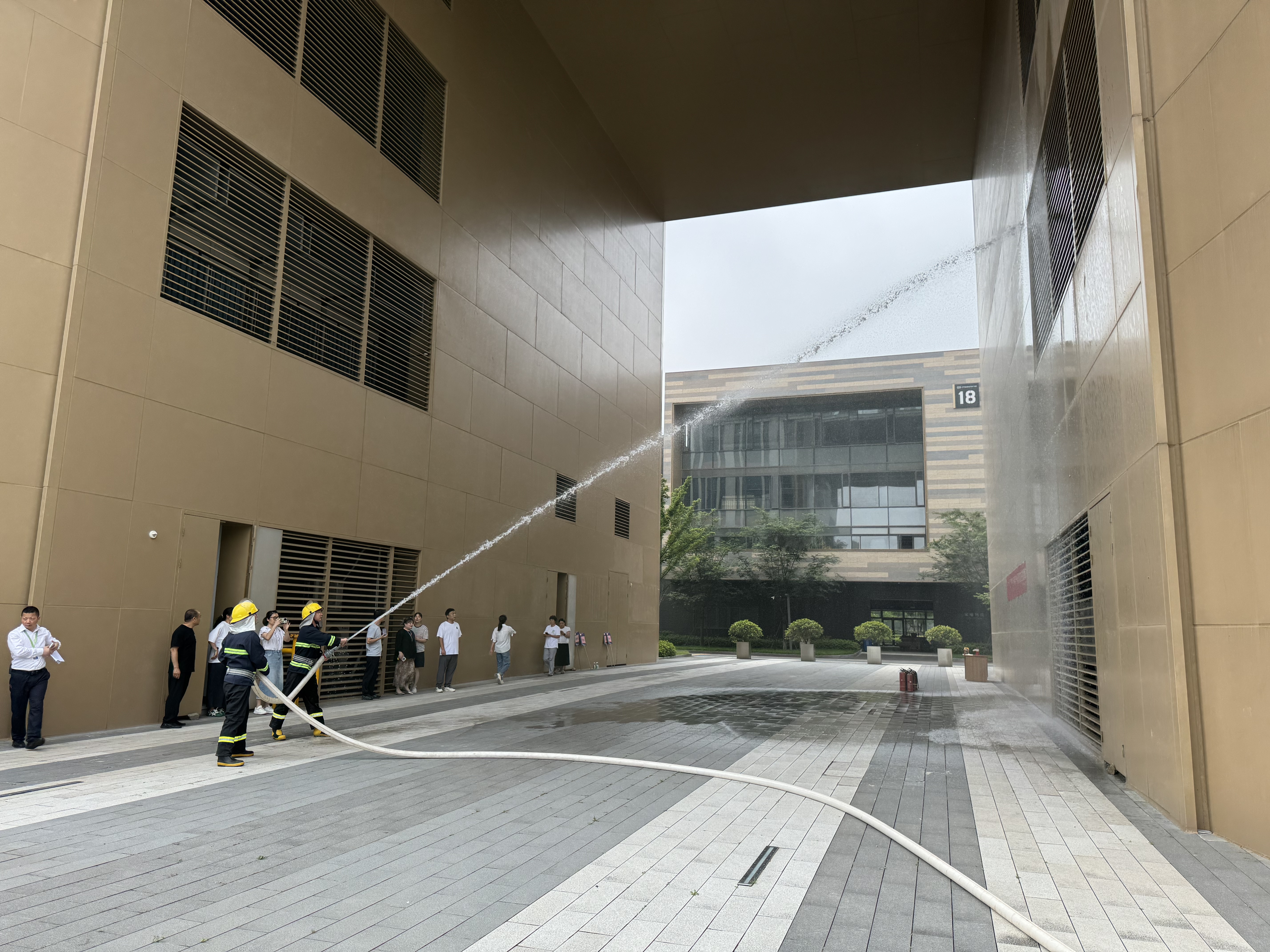 20260618以练为战,守好园区安全线 (1).jpg 20260618以练为战,守好园区安全线 (1).jpg